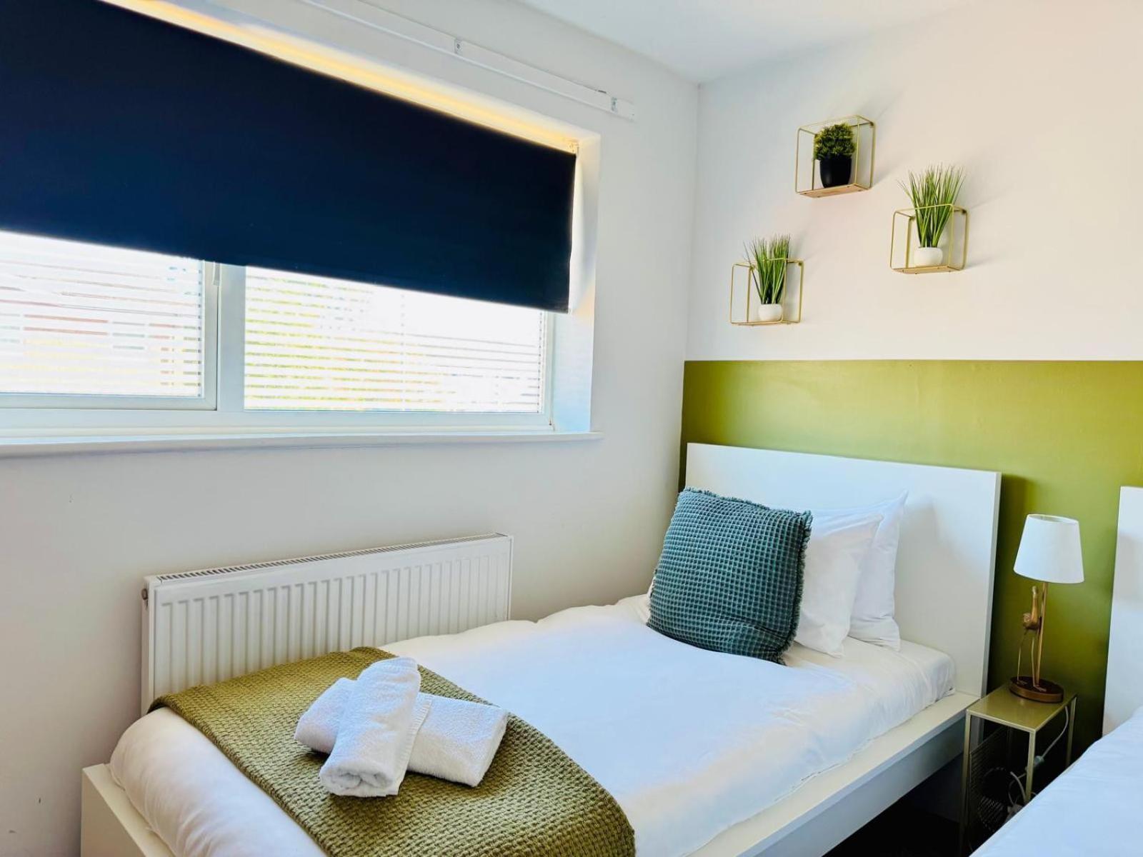 Jade's Cozy Retreat: Pet-Friendly 2-Bed with Garden Villa Cambridge  Exterior photo